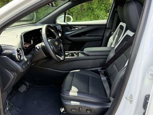 Used 2024 Chevrolet Blazer EV LT AWD/4WD image 10
