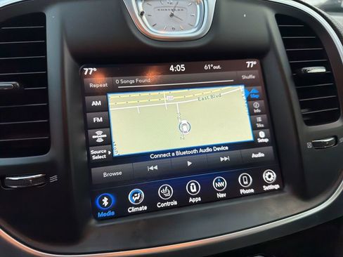 Used 2020 Chrysler 300 Limited image 22