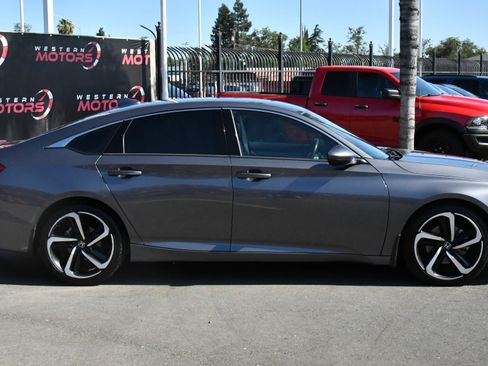 Used 2018 Honda Accord Sport image 9
