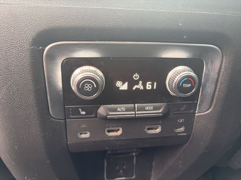 Used 2022 GMC Yukon AT4 w/ AT4 Premium Package AWD/4WD image 19