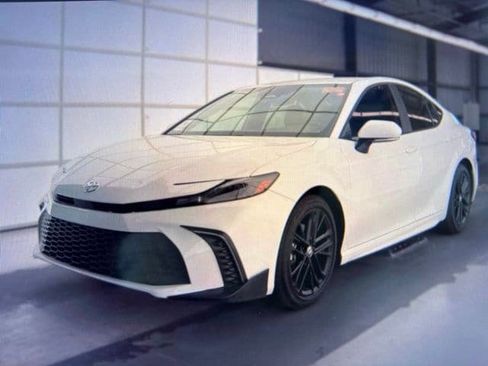 Used 2026 Toyota Camry SE FWD image 2