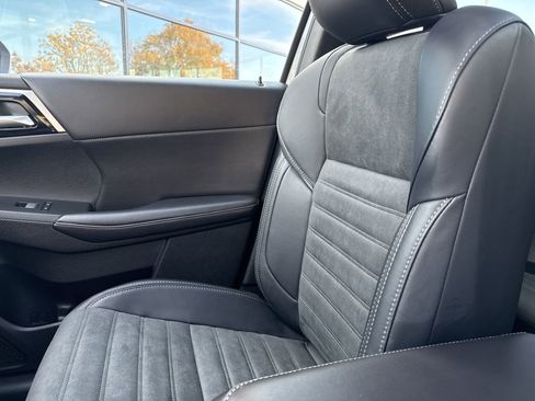 New 2026 Mitsubishi Outlander SE image 10