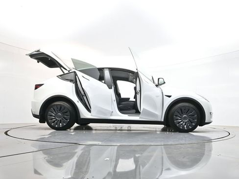 Used 2023 Tesla Model Y Long Range AWD/4WD image 44