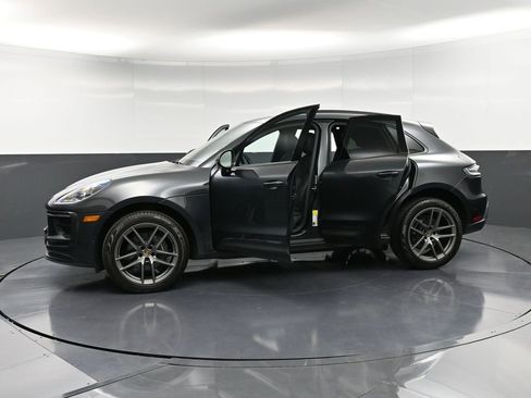 Certified 2022 Porsche Macan image 37