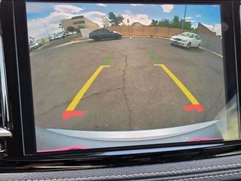 Used 2023 Chrysler Pacifica Touring-L FWD image 12