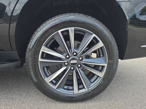 Used 2023 Cadillac Escalade Premium Luxury AWD/4WD image 35