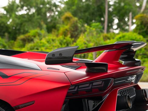 Used 2021 Lamborghini Aventador SVJ AWD/4WD image 26