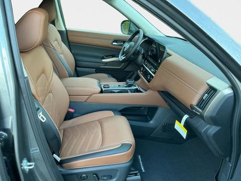 New 2025 Nissan Pathfinder Platinum w/ Cargo Package image 16