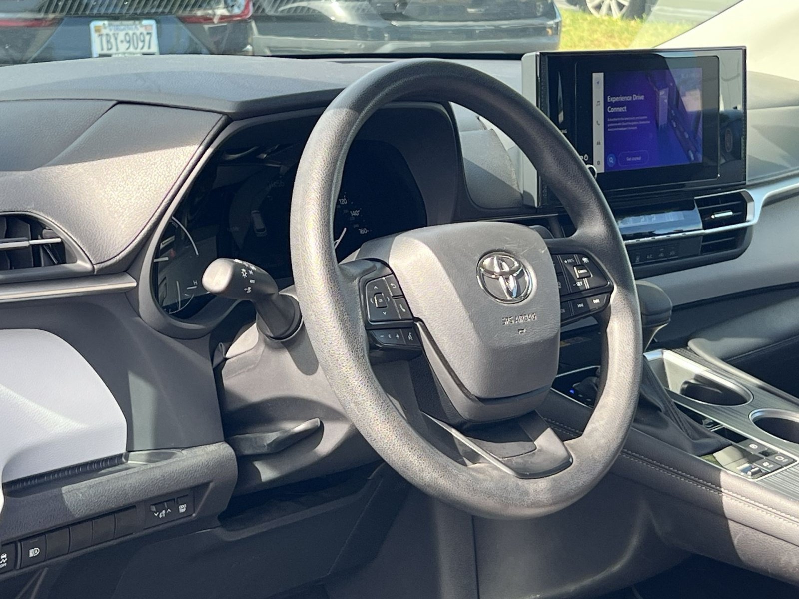 Used 2025 Toyota Sienna LE FWD image 14