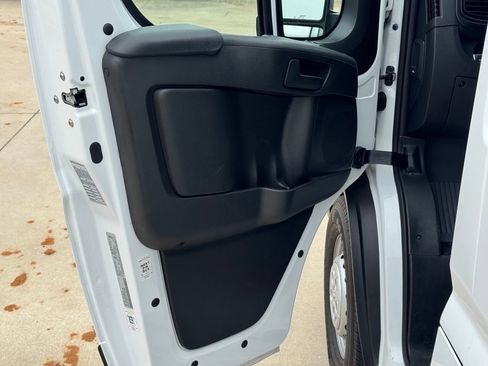 Used 2025 RAM ProMaster 2500 w/ U-Haul Equipment Group FWD image 8