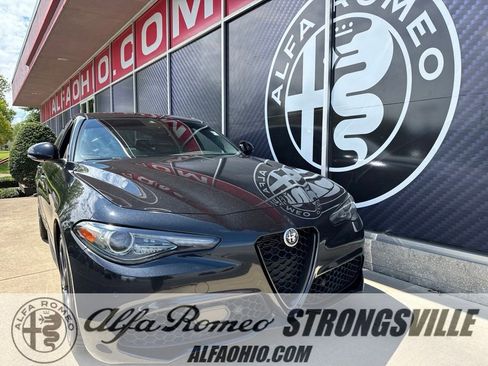 Used 2022 Alfa Romeo Giulia Veloce AWD/4WD image 1