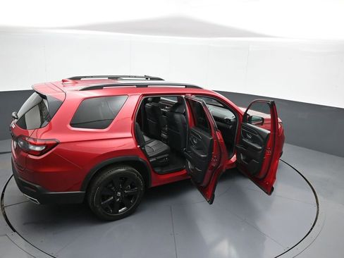 Certified 2025 Honda Pilot Black Edition image 47