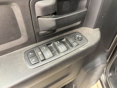 Used 2017 RAM 1500 Express AWD/4WD image 19