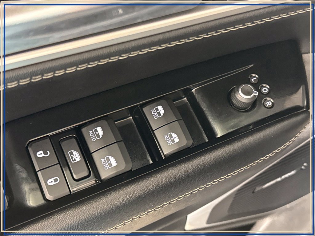 Used 2022 Jeep Wagoneer Series III AWD/4WD image 32
