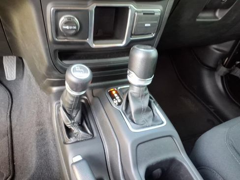 Used 2023 Jeep Wrangler Unlimited Sport AWD/4WD image 12