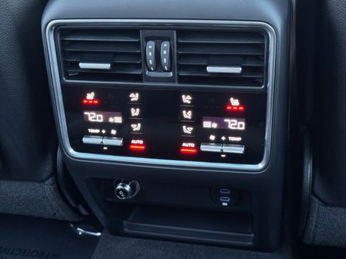 Used 2021 Porsche Cayenne Turbo S image 37