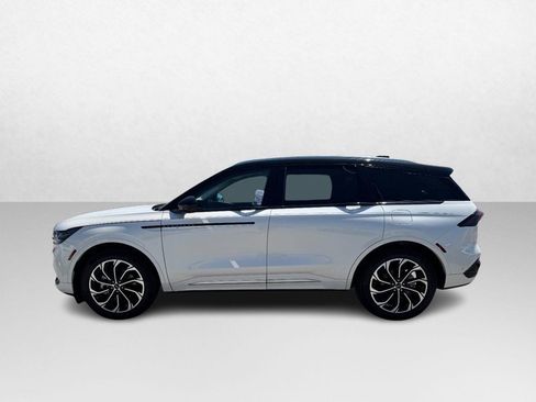 Certified 2024 Lincoln Nautilus Reserve AWD/4WD image 8