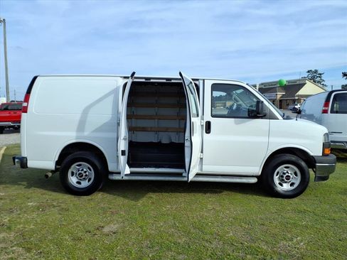 Used 2024 GMC Savana 2500 w/ Driver Convenience Package image 3