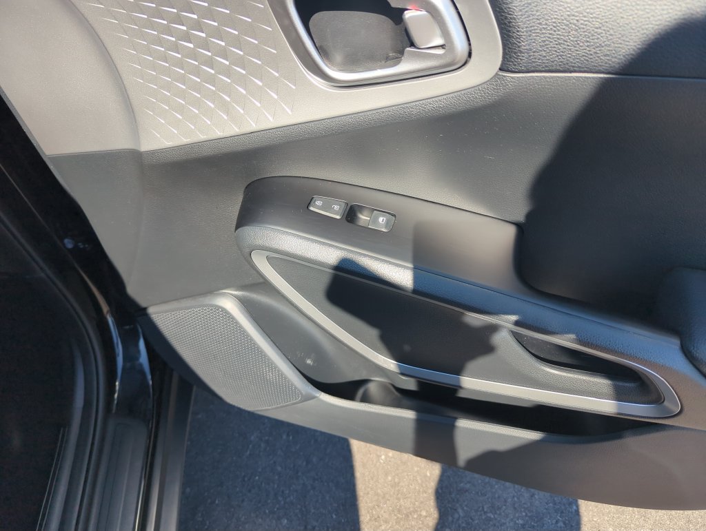 Used 2025 Kia Soul LX FWD image 35