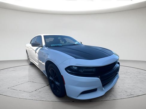 Used 2021 Dodge Charger SXT w/ Blacktop Package AWD/4WD image 14