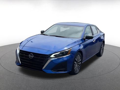 Used 2025 Nissan Altima 2.5 SV image 4