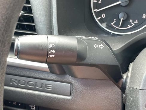 Used 2023 Nissan Rogue S FWD image 19