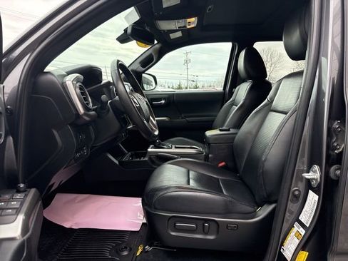 Used 2023 Toyota Tacoma Limited image 18