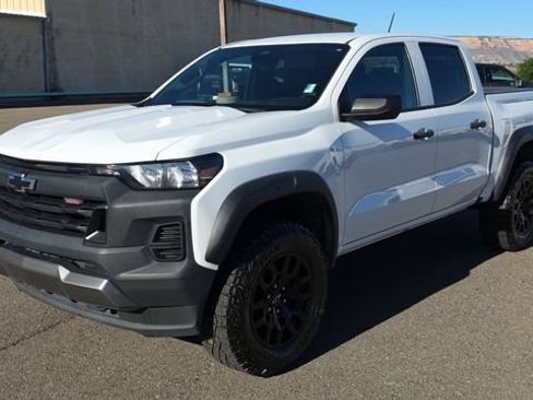 Used 2023 Chevrolet Colorado Trail Boss w/ Advanced Trailering Package AWD/4WD image 5