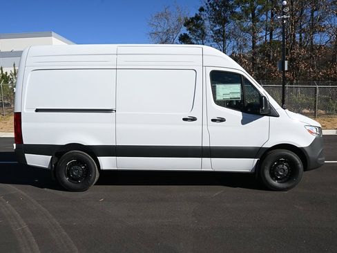 Used 2025 Mercedes-Benz Sprinter 2500 image 25