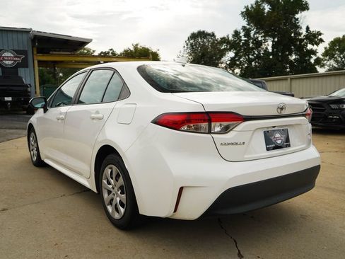 Used 2023 Toyota Corolla LE FWD image 4