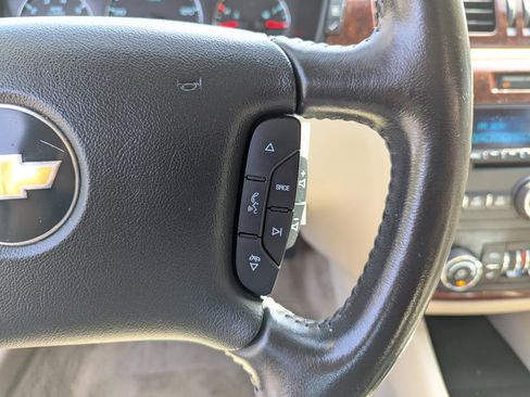 Used 2011 Chevrolet Impala LT w/ Luxury Edition Package FWD image 17