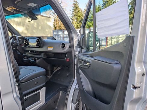 New 2025 Mercedes-Benz Sprinter 2500 image 10