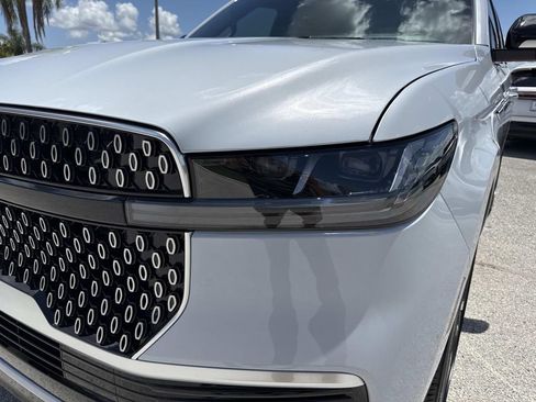 New 2026 Lincoln Navigator Reserve AWD/4WD image 9