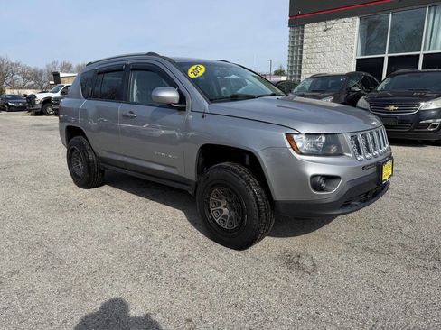 Used 2017 Jeep Compass Latitude image 5