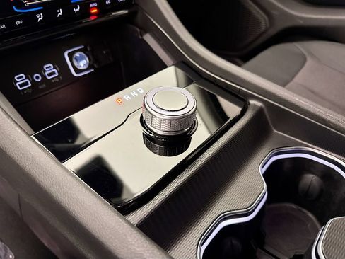 Used 2024 Jeep Grand Cherokee Laredo X RWD image 16