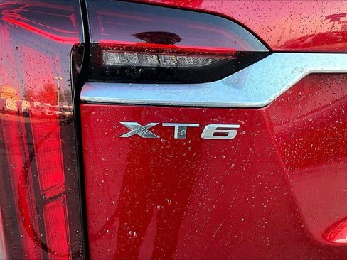 Used 2025 Cadillac XT6 Premium Luxury image 6