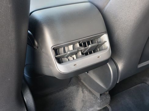 Used 2023 Tesla Model Y Long Range AWD/4WD image 31