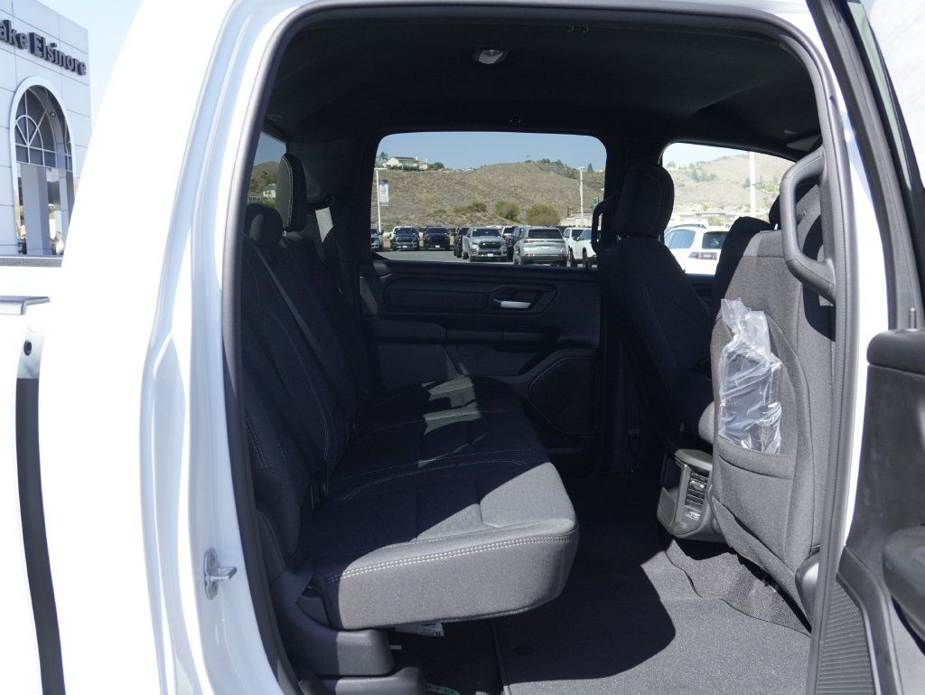 New 2026 RAM 1500 Express AWD/4WD image 30