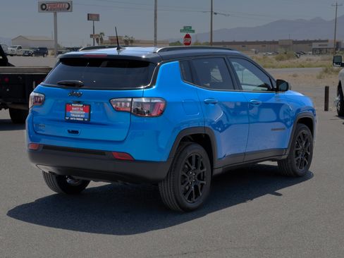 Used 2024 Jeep Compass Latitude w/ Convenience Group image 5