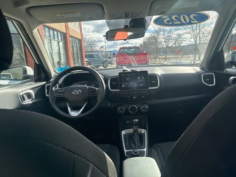Used 2025 Hyundai Venue SEL image 36