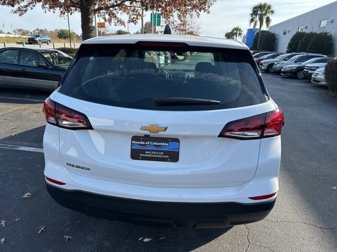 Used 2022 Chevrolet Equinox LS image 4