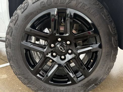 Used 2024 Chevrolet Silverado 1500 Custom Trail Boss w/ LPO, Dark Essentials Package AWD/4WD image 11