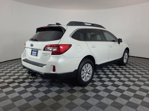 Used 2017 Subaru Outback 2.5i Premium AWD/4WD image 3