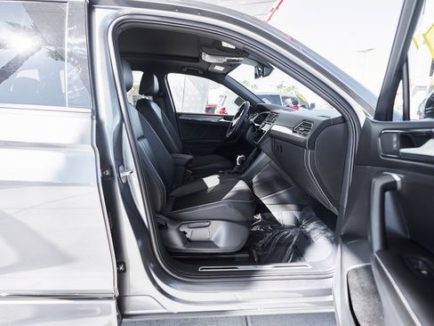 Used 2024 Volkswagen Tiguan SE R-Line image 12