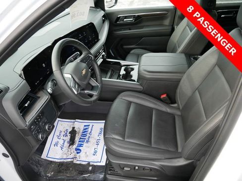 Used 2025 Chevrolet Suburban LT image 7