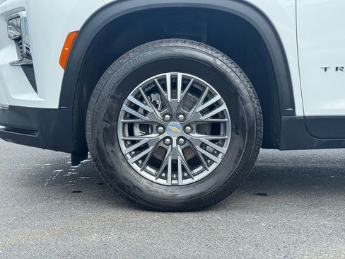 Used 2025 Chevrolet Traverse LT image 10