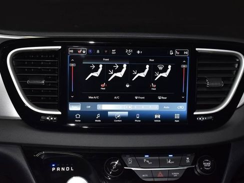 New 2026 Chrysler Voyager LX image 15