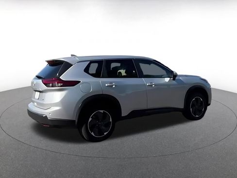 Used 2025 Nissan Rogue SV AWD/4WD image 14