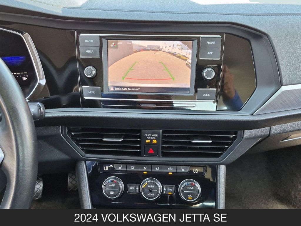 Used 2024 Volkswagen Jetta SE FWD image 25