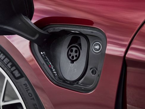 Used 2021 Porsche Taycan 4S image 7